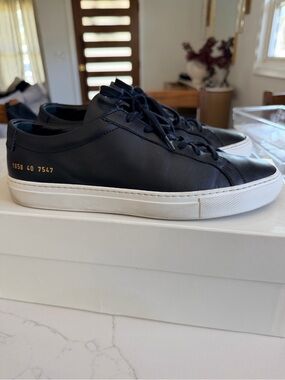 Common projects Men's Black Leather Low-Top Sneakers with White Sole